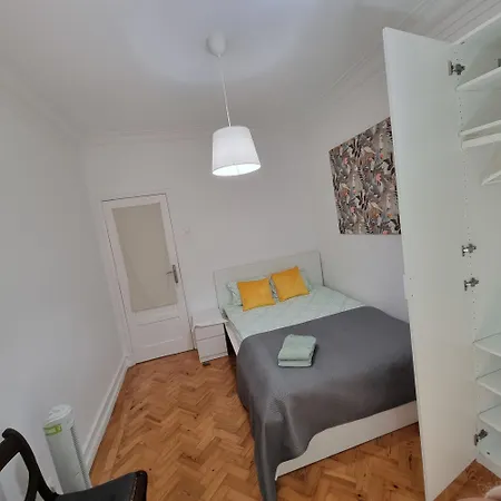 Проживание в семье Coliving In Center Long-term